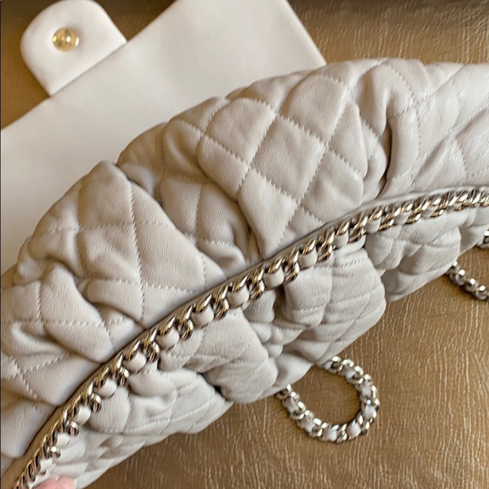‼️SOLD‼️💯% Authentic Chanel chain around bag - Picture 11 of 11